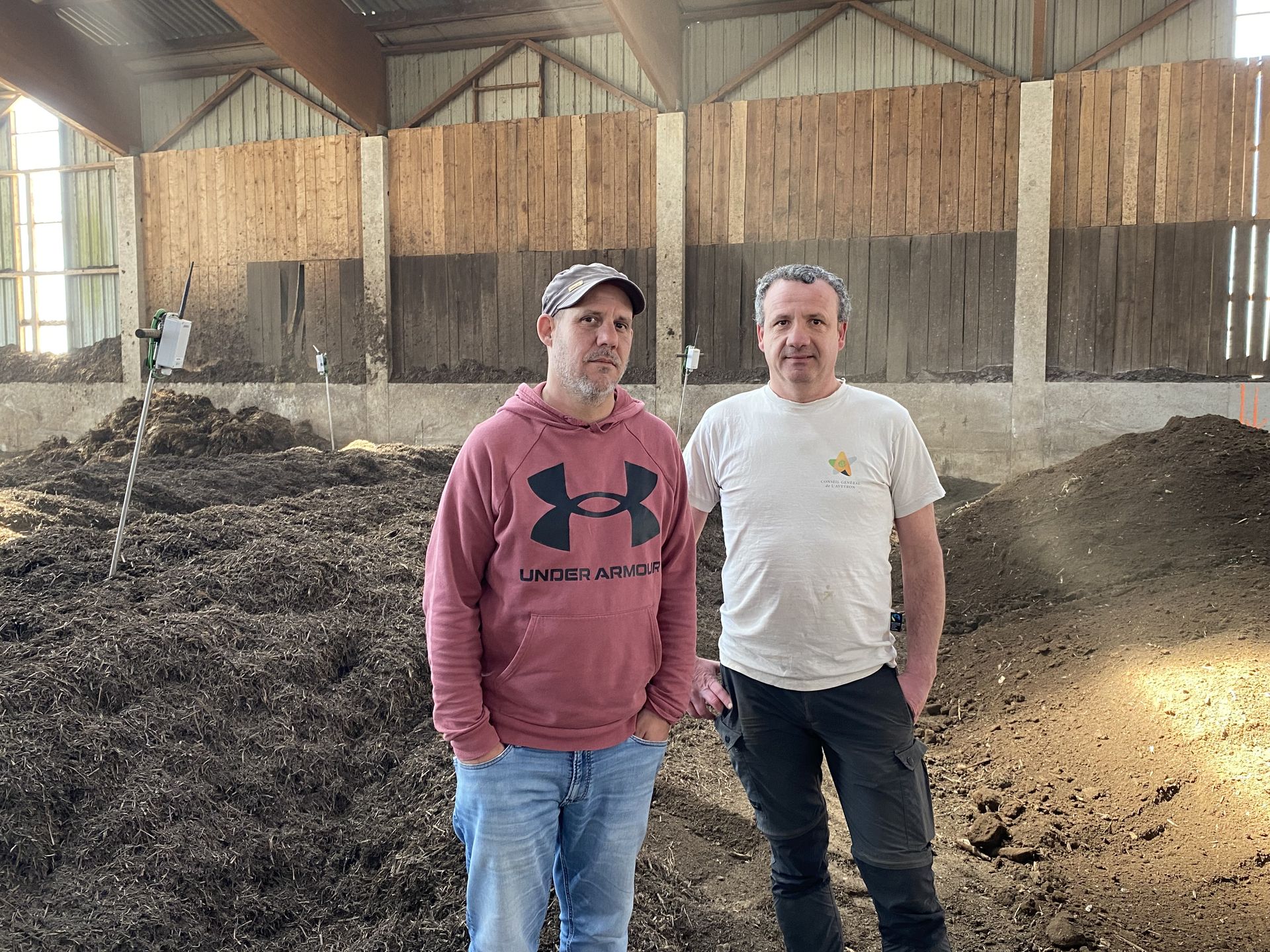 Cédric Arnal et Éric Triadou devant les sondes de températures.